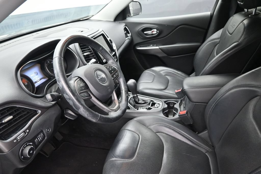 Used 2019 Jeep Cherokee Limited w/ Luxury Group FWD image 12