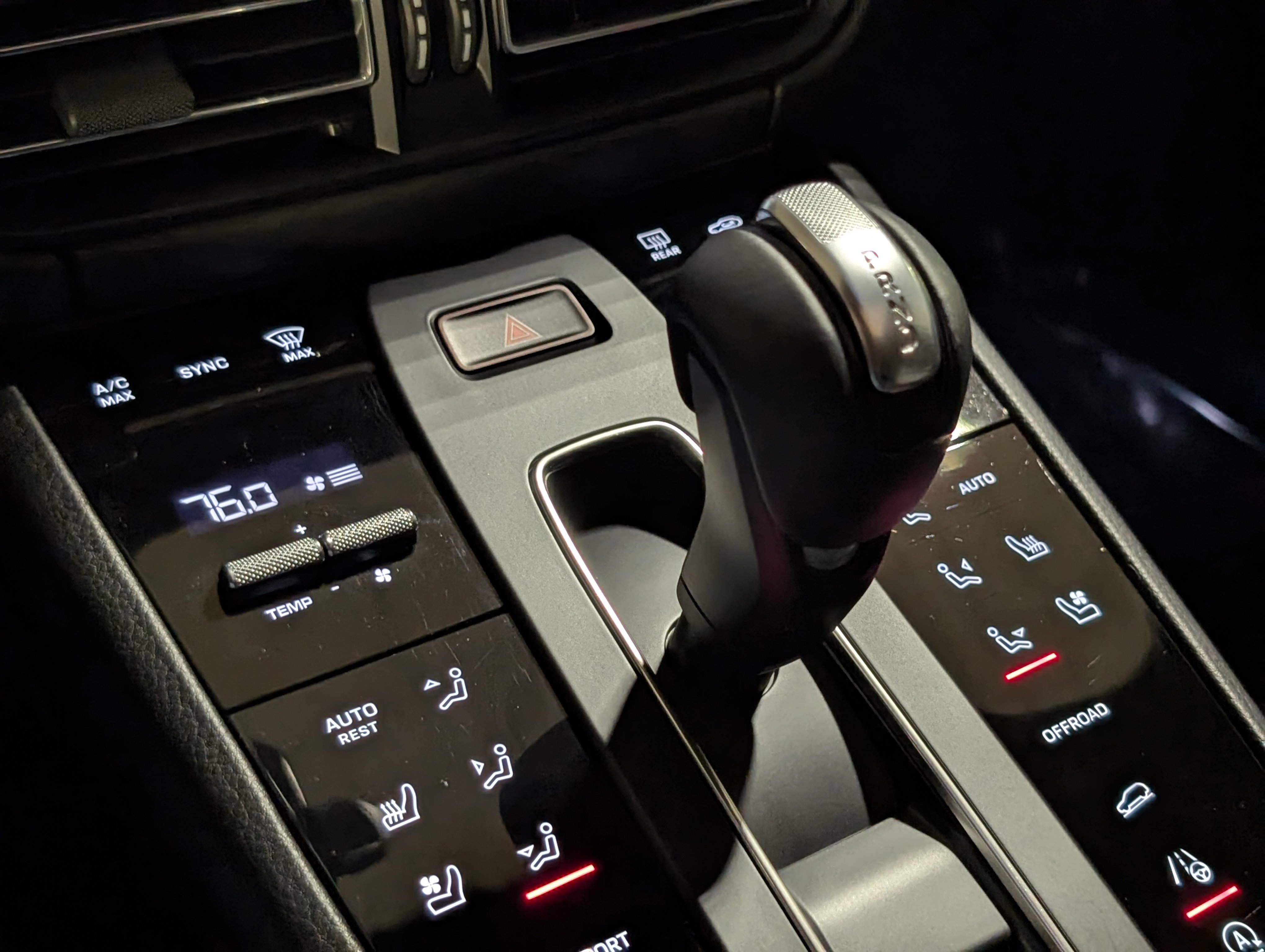 Certified 2025 Porsche Macan image 40