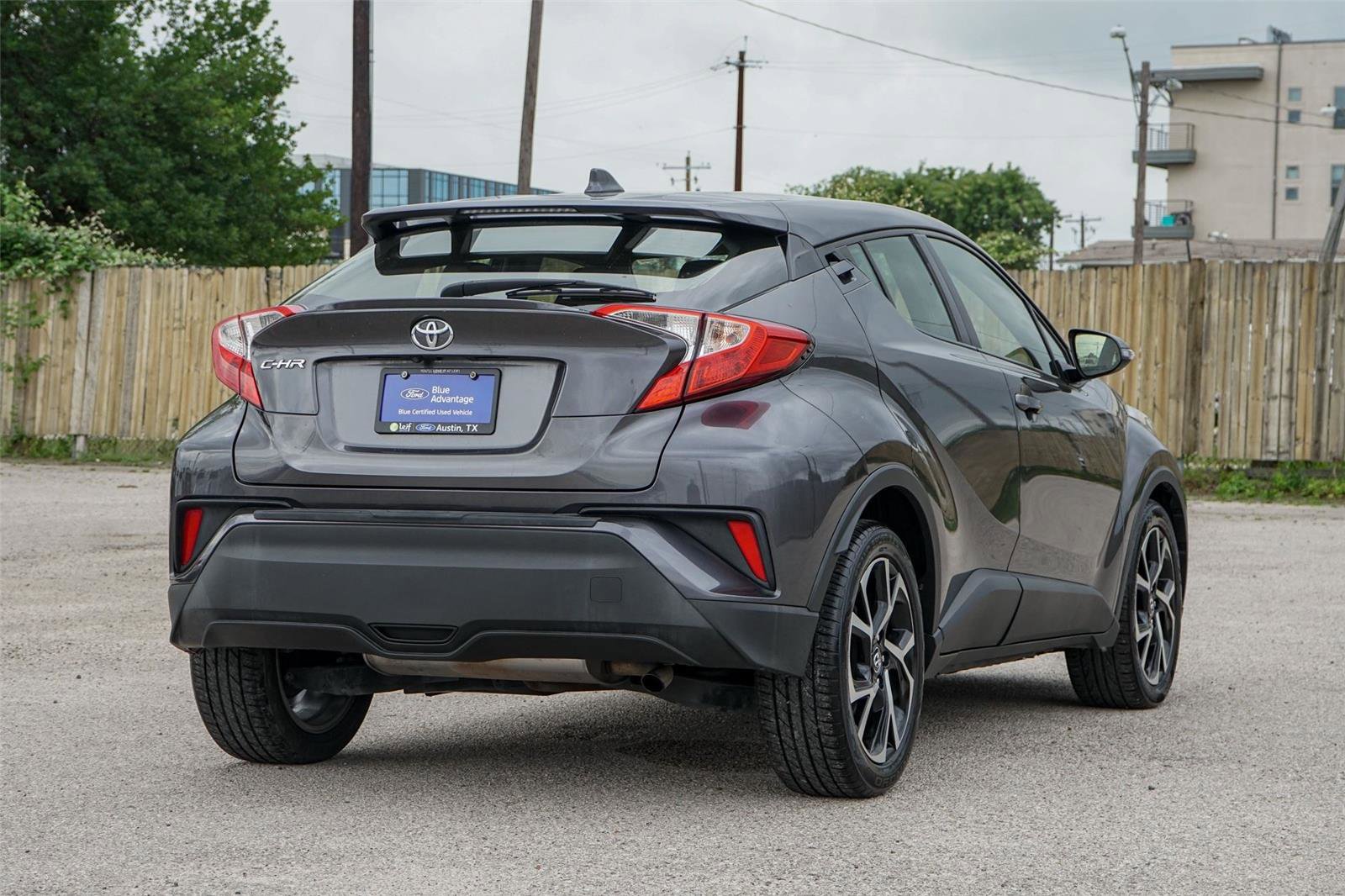 Used 2019 Toyota C-HR XLE FWD image 5