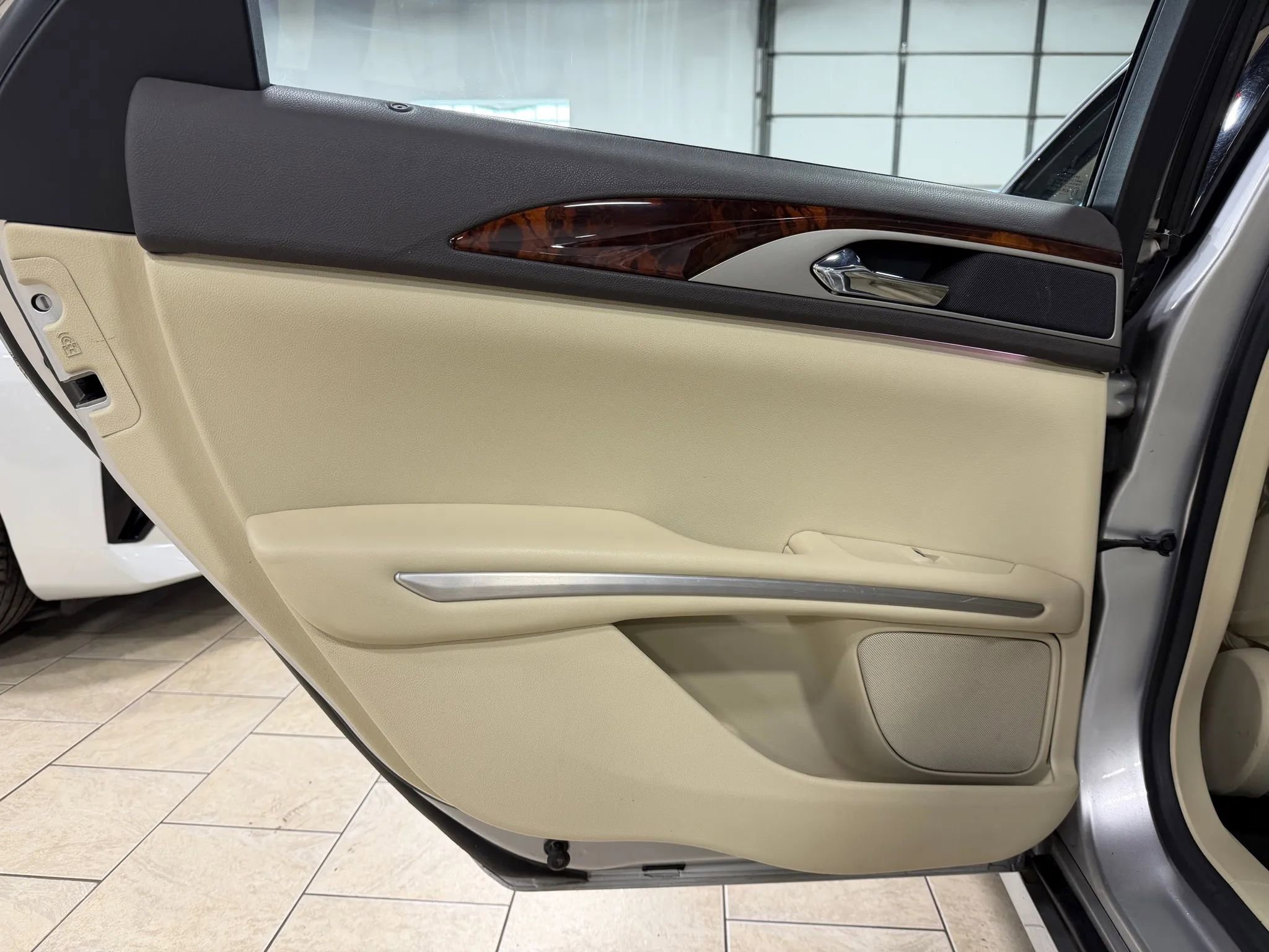 Used 2013 Lincoln MKZ image 32