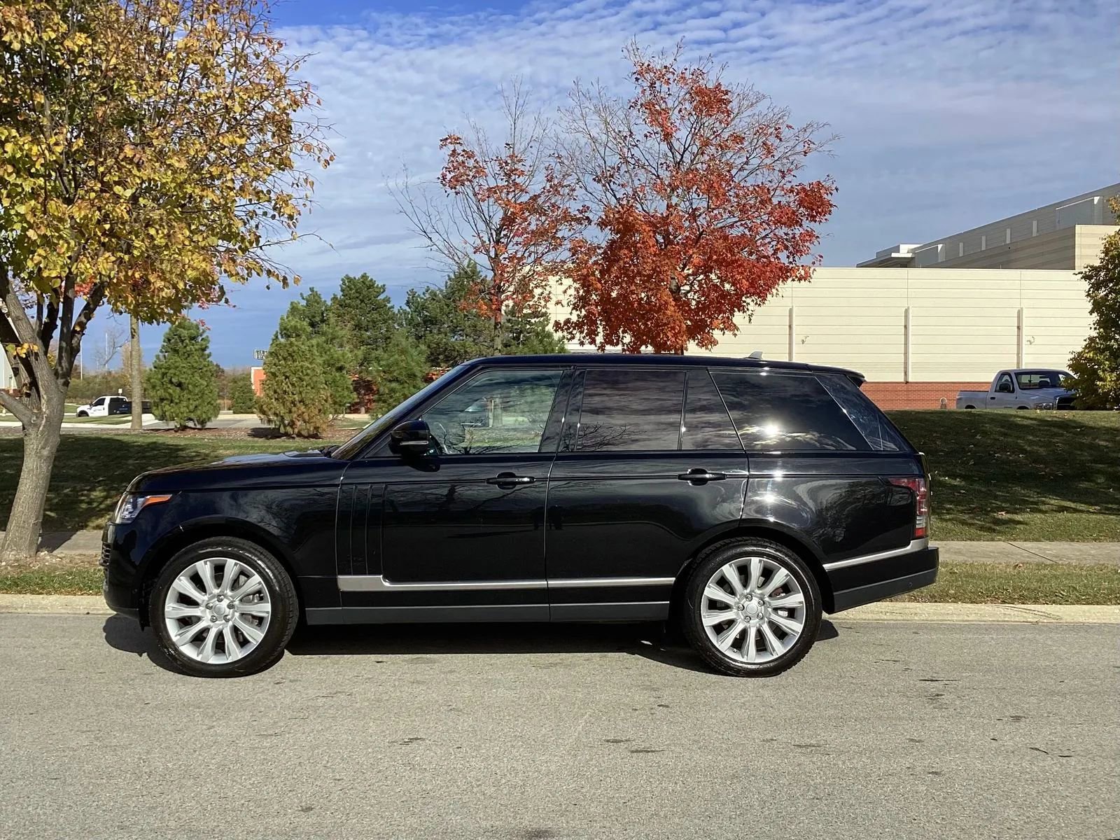 Used 2016 Land Rover Range Rover Supercharged image 3