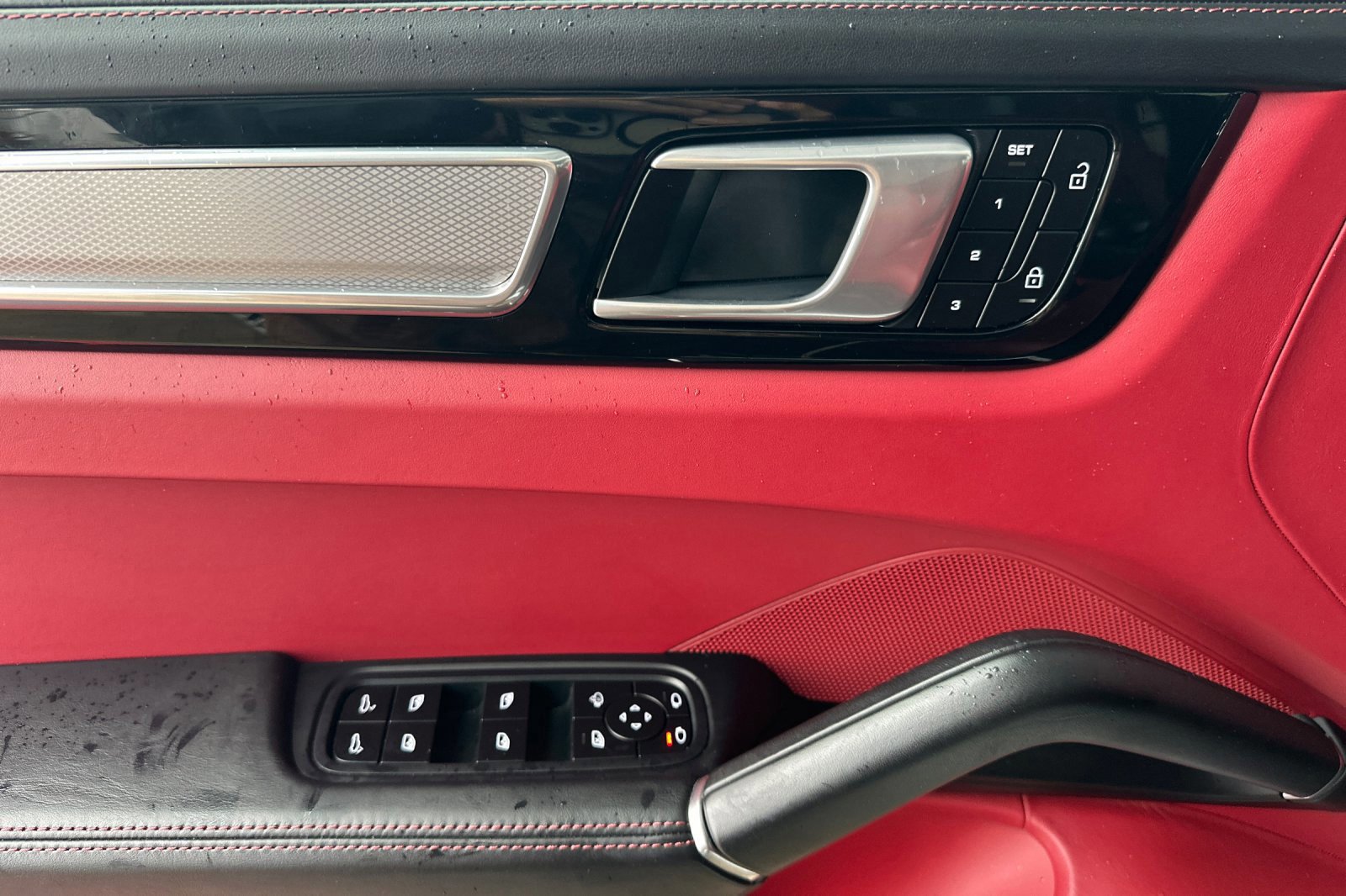 Used 2022 Porsche Cayenne S image 11