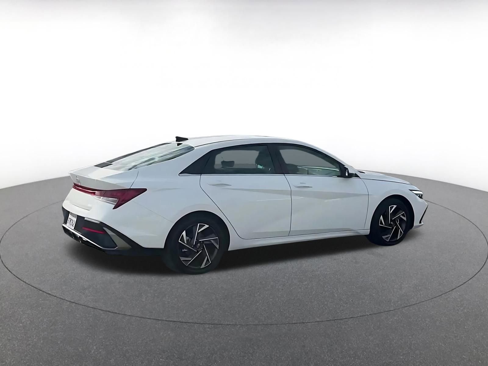 Used 2025 Hyundai Elantra Limited image 15