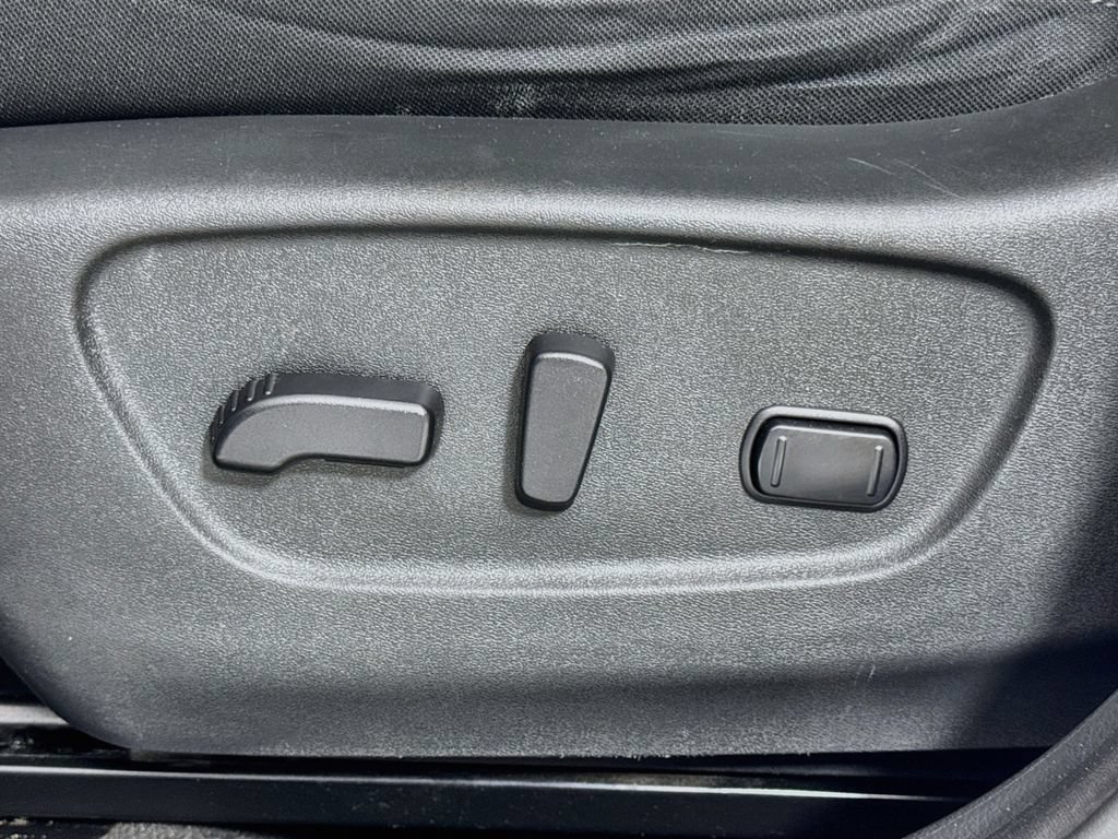 Used 2017 Nissan Rogue SV AWD/4WD image 16