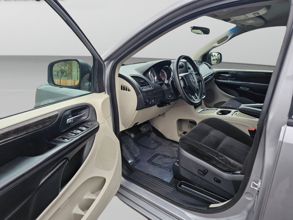 Used 2014 Dodge Grand Caravan SXT FWD image 18