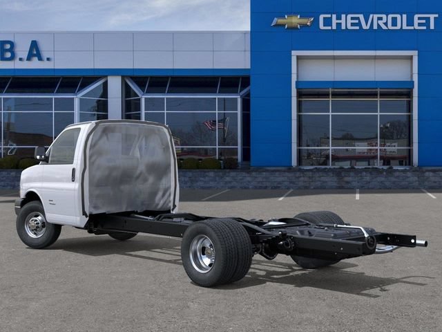 New 2026 Chevrolet Express 4500 w/ Power Convenience Package RWD image 3