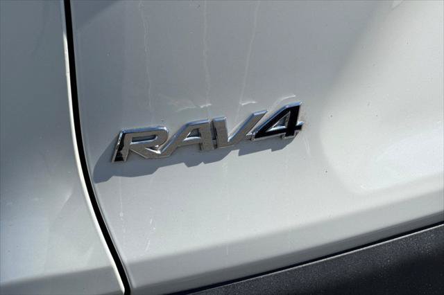 Certified 2021 Toyota RAV4 XLE Premium AWD/4WD image 32