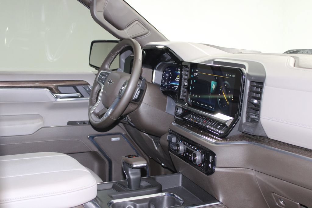 Used 2025 Chevrolet Silverado 1500 LT Trail Boss w/ LT Trail Boss Premium Package AWD/4WD image 33