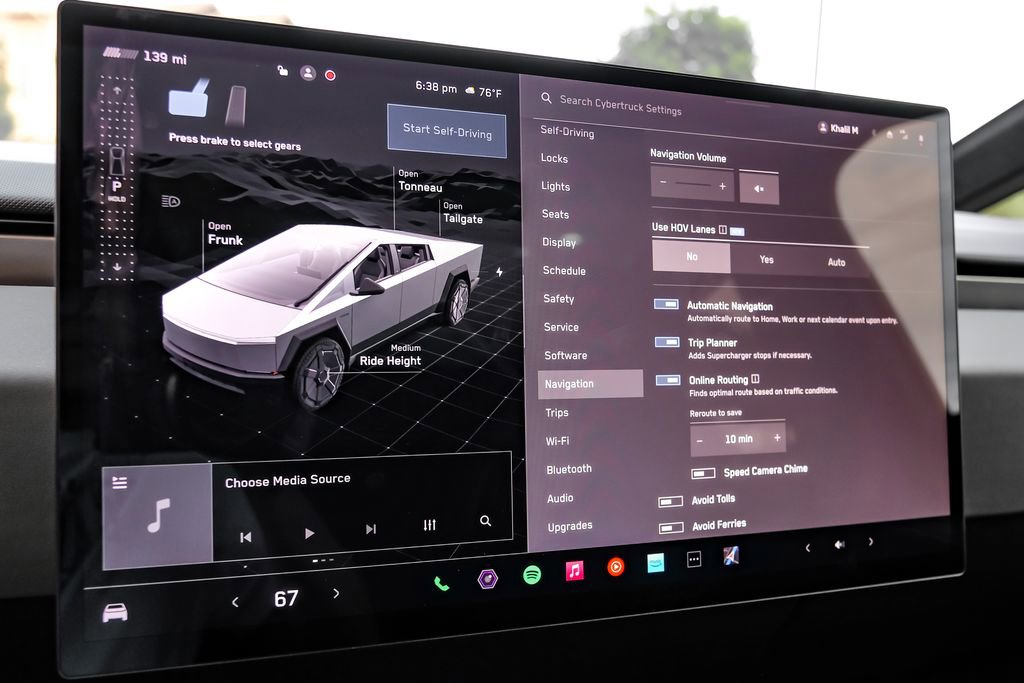 Used 2024 Tesla Cybertruck AWD Crew Cab image 28