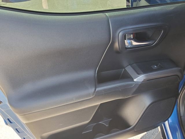 Used 2018 Toyota Tacoma TRD Sport image 12