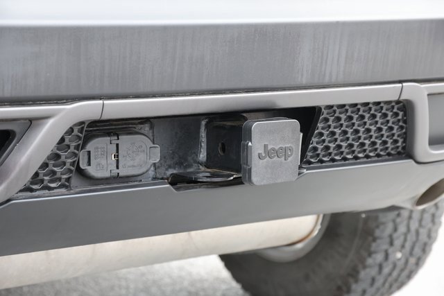 Used 2022 Jeep Cherokee Trailhawk w/ Trailer Tow Group image 9
