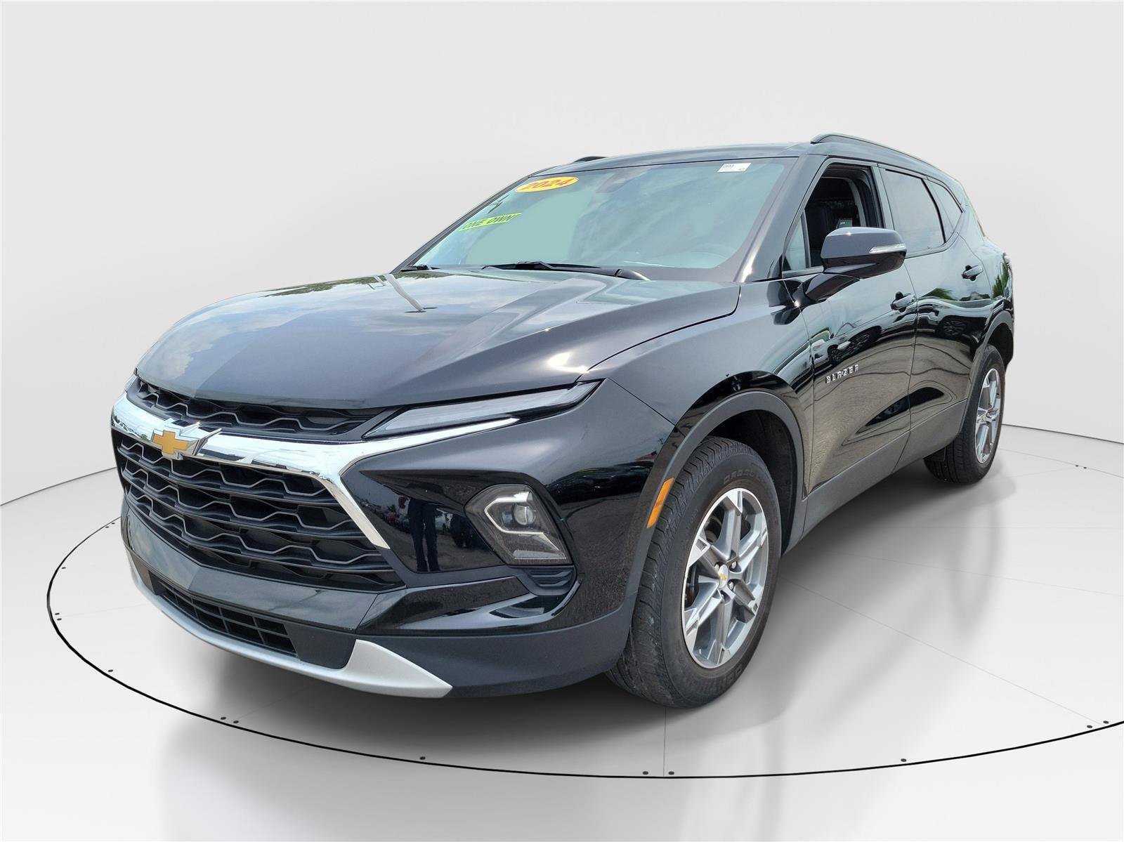 Used 2024 Chevrolet Blazer LT FWD image 2