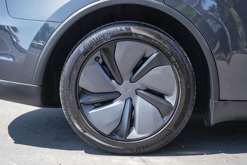 Used 2026 Tesla Model Y AWD image 8