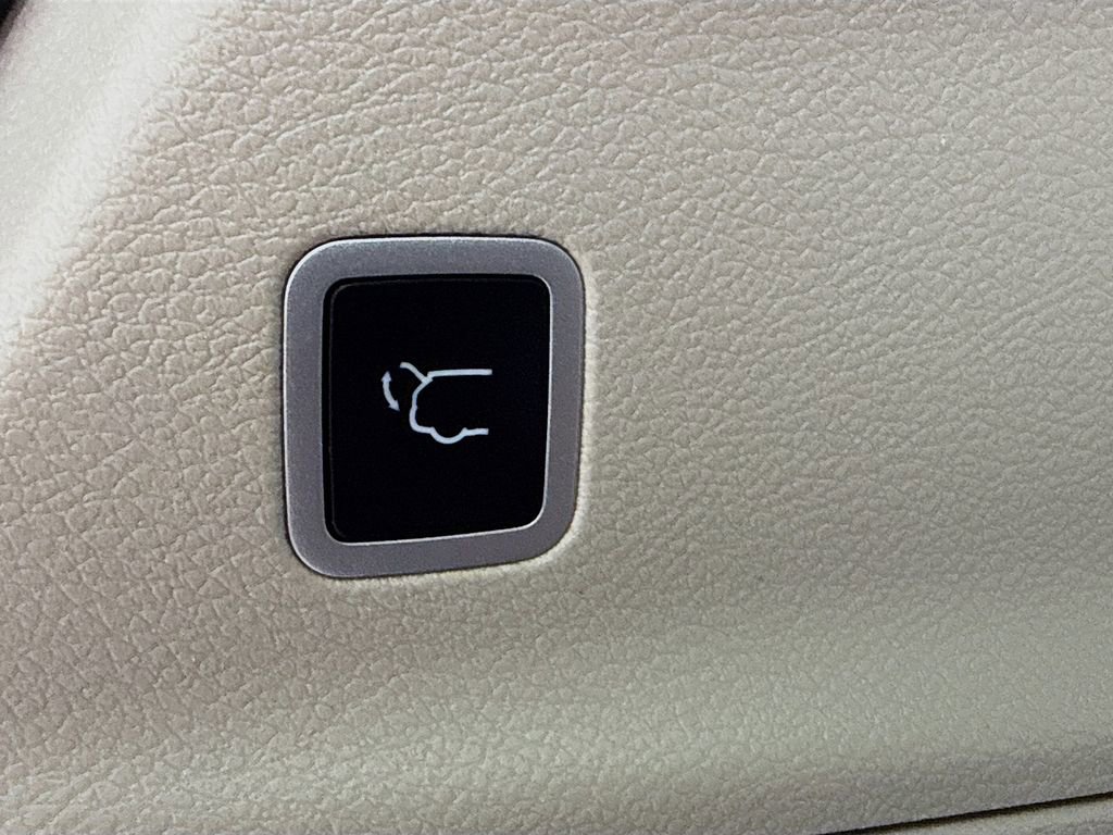 Used 2024 Chrysler Pacifica Limited image 40