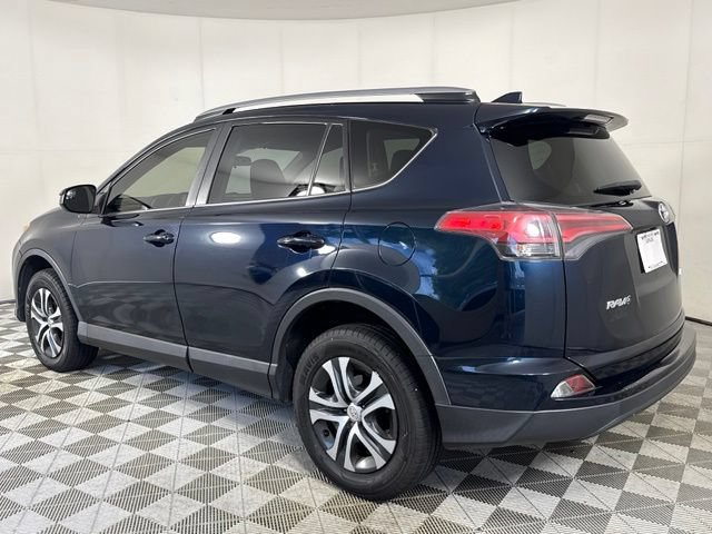 Used 2018 Toyota RAV4 LE FWD image 6