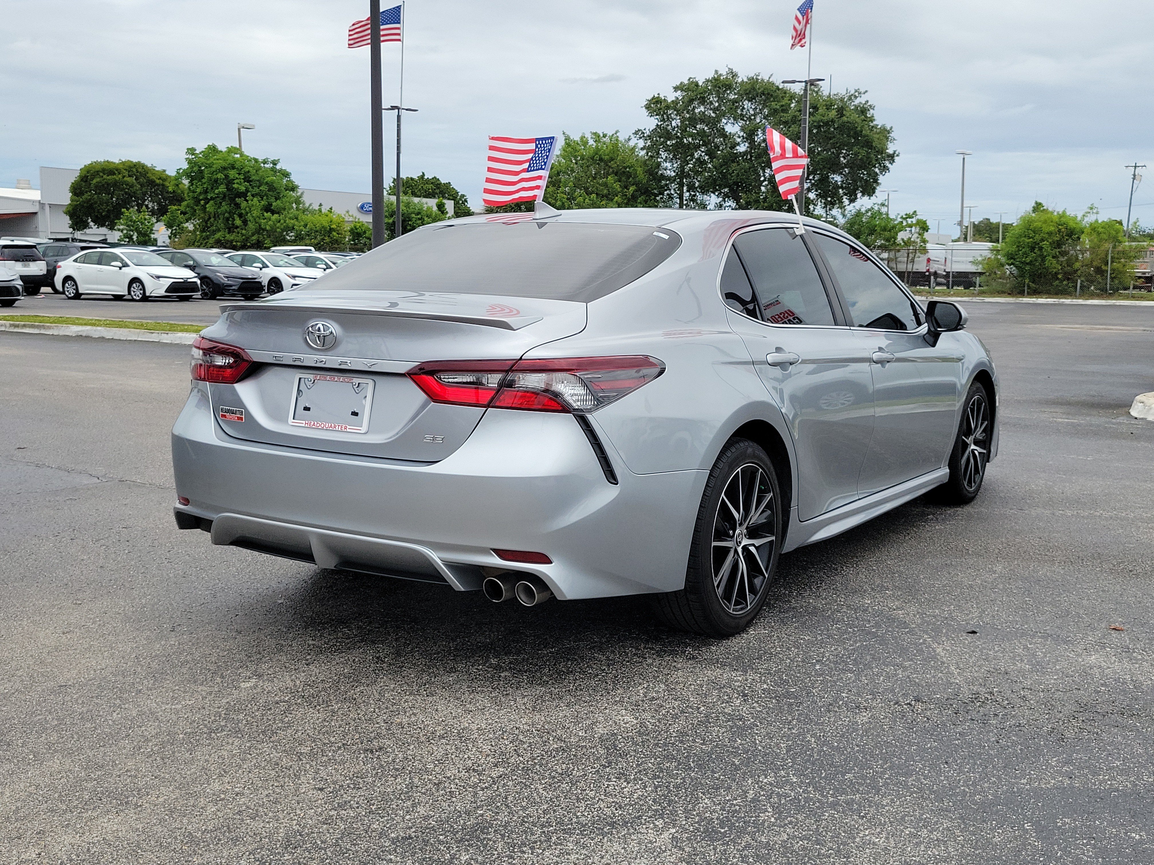 Used 2022 Toyota Camry SE FWD image 11