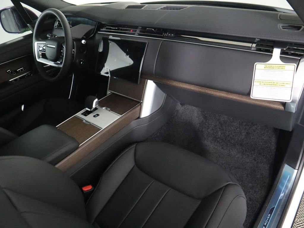 New 2025 Land Rover Range Rover Long Wheelbase SE image 18