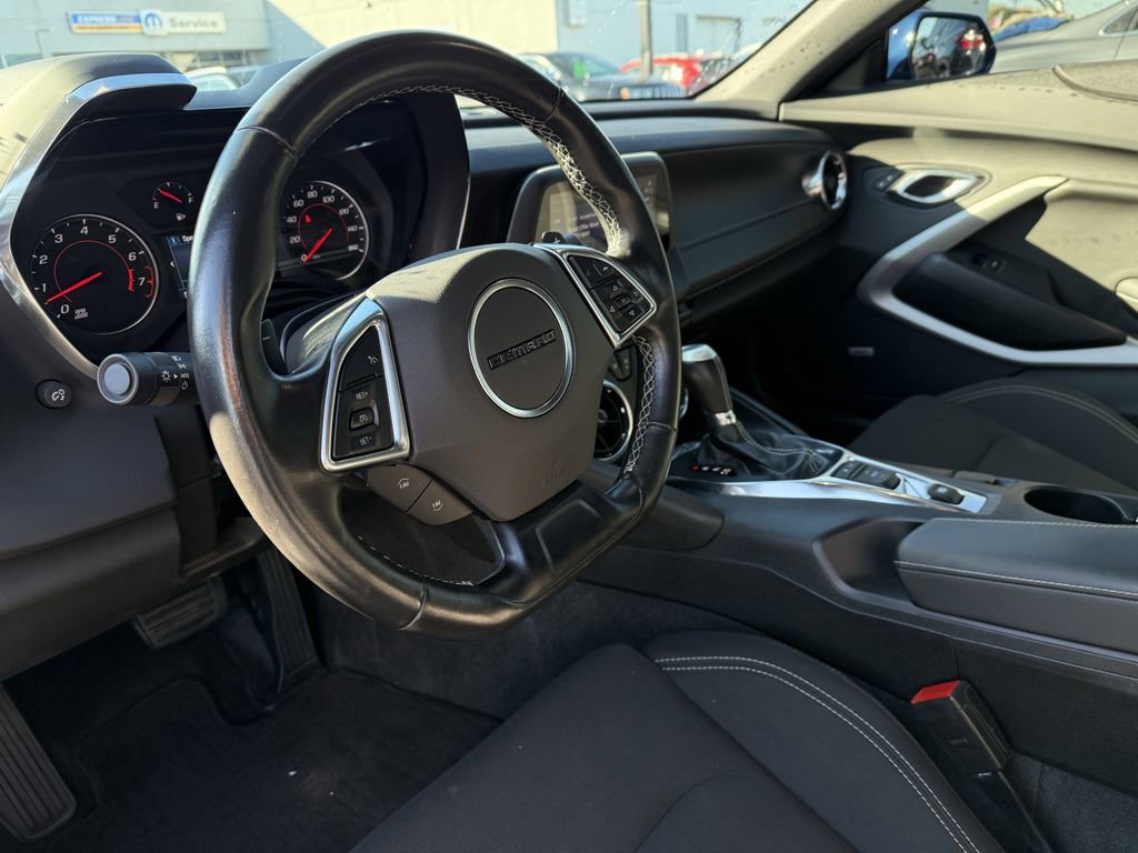 Used 2020 Chevrolet Camaro LT w/ Technology Package image 14