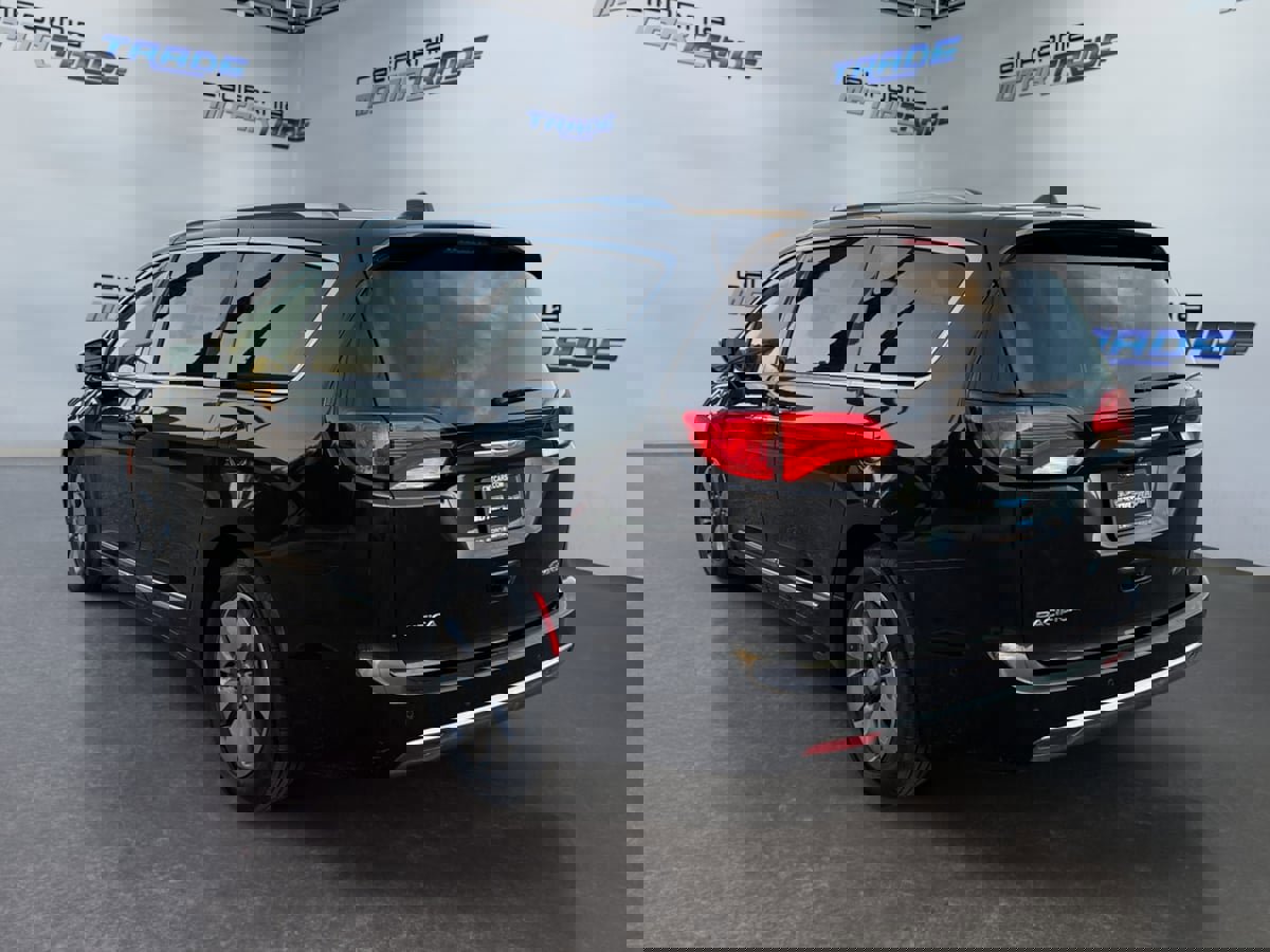 Used 2017 Chrysler Pacifica Platinum image 7