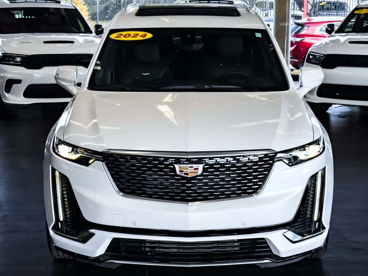 Used 2024 Cadillac XT6 Premium Luxury w/ Technology Package image 3