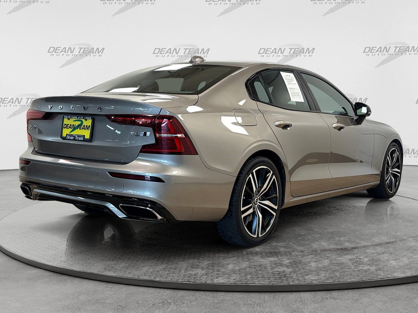 Used 2019 Volvo S60 T6 R-Design AWD/4WD image 4