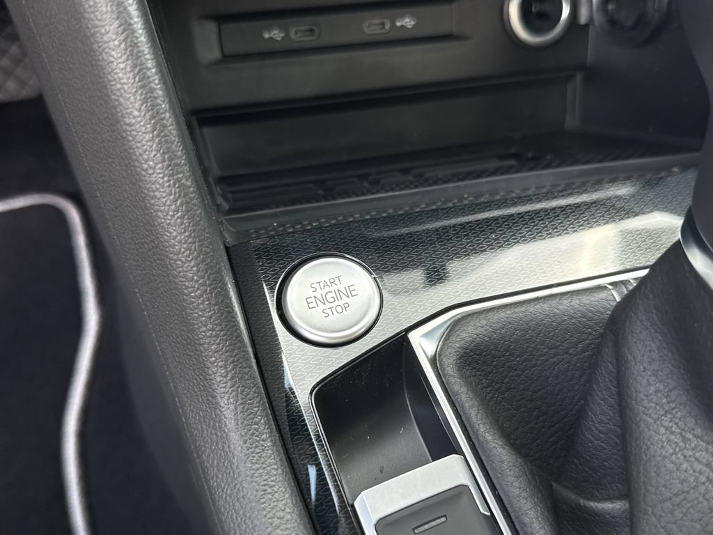 New 2026 Volkswagen Taos SE FWD image 18