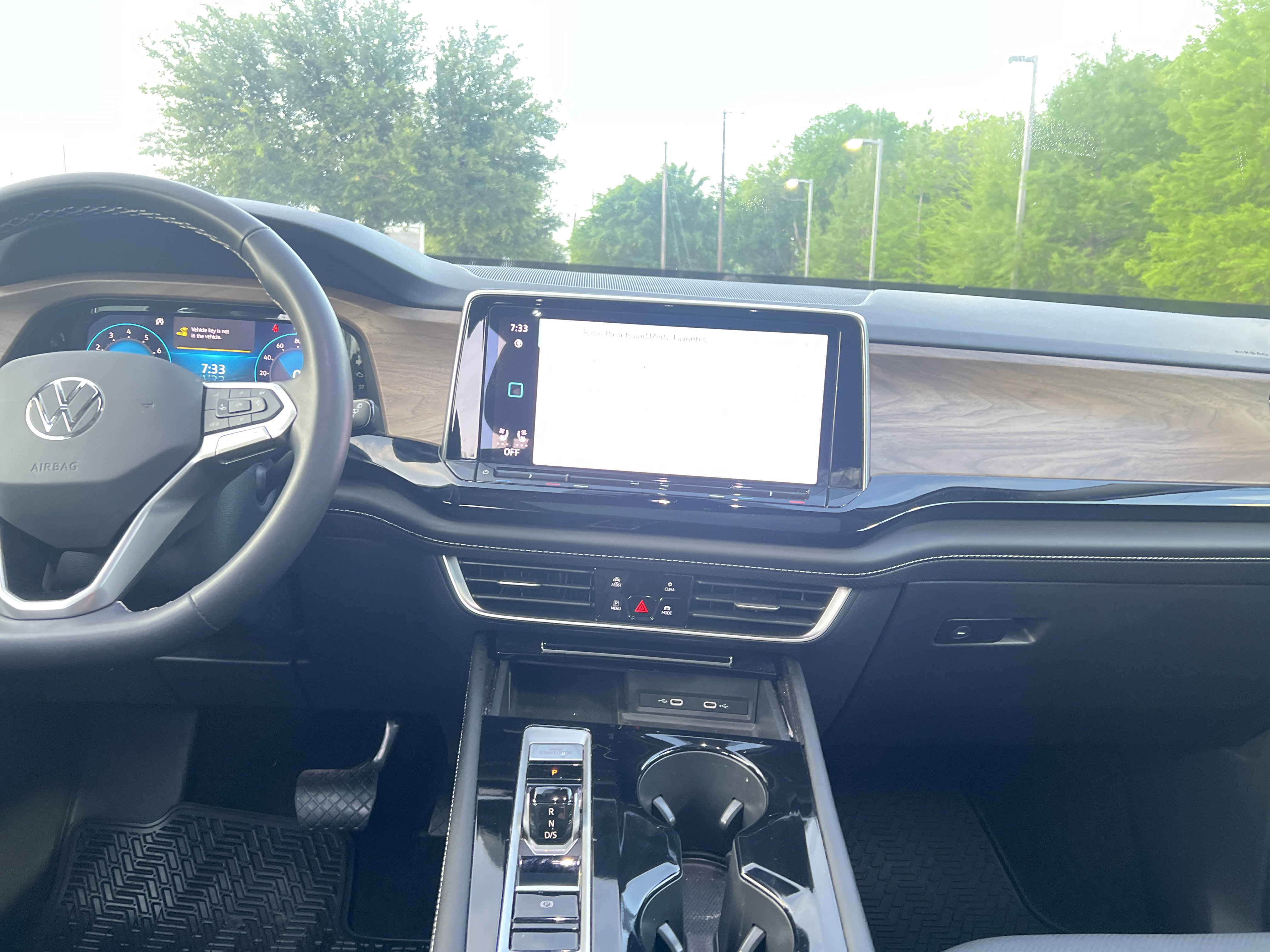 Certified 2024 Volkswagen Atlas SE FWD image 27