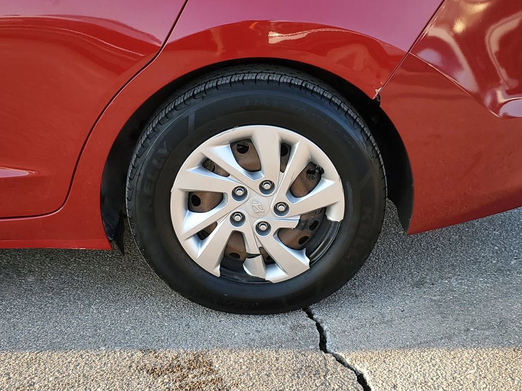 Used 2017 Hyundai Elantra SE image 30