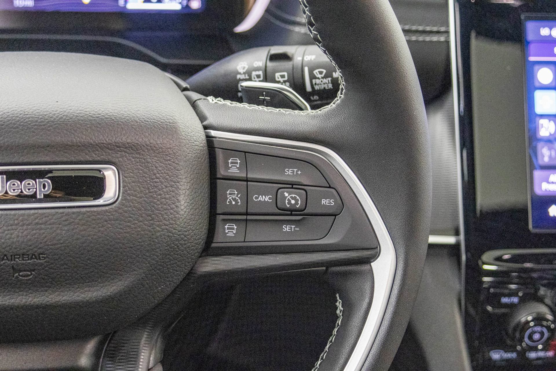 New 2025 Jeep Grand Cherokee L Altitude image 32