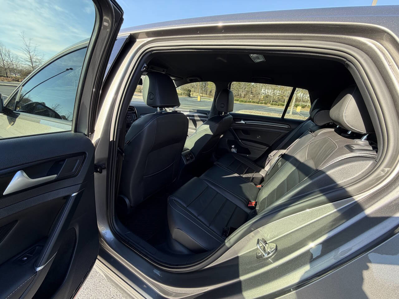 Used 2016 Volkswagen Golf R 4-Door image 14