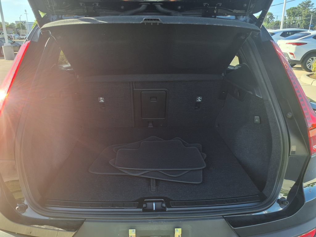 Certified 2023 Volvo XC40 B5 Plus w/ Climate Package AWD/4WD image 11