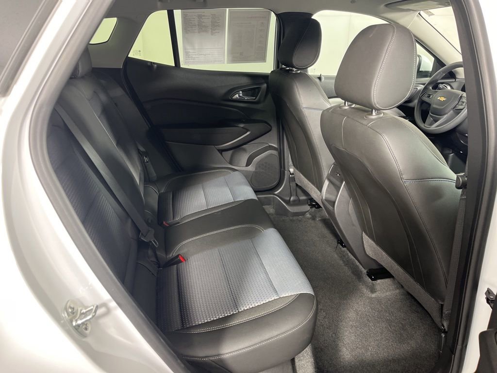 Certified 2025 Chevrolet Trax LT FWD image 8