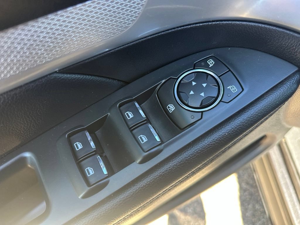 Used 2017 Ford Explorer XLT w/ Equipment Group 202A AWD/4WD image 16