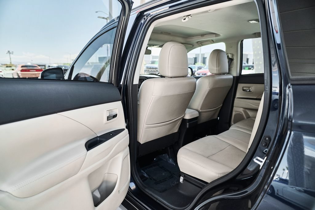 Used 2016 Mitsubishi Outlander SEL FWD image 16