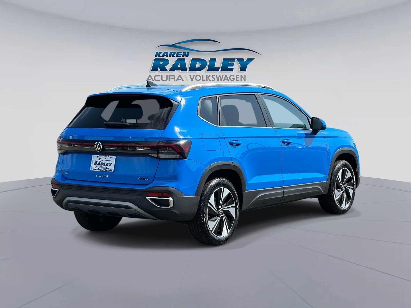 Used 2025 Volkswagen Taos SE AWD/4WD image 2