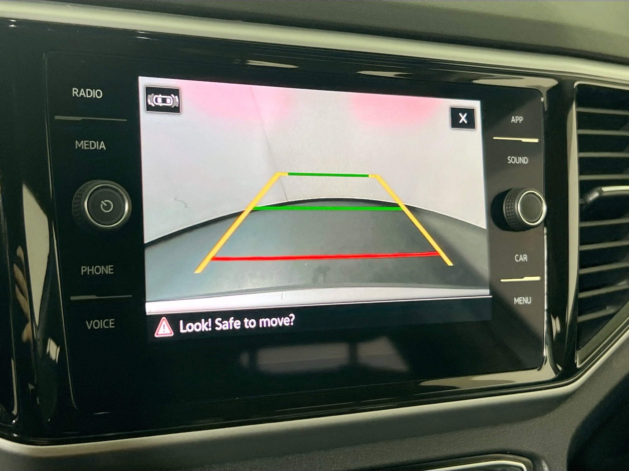 Used 2022 Volkswagen Atlas SE image 13