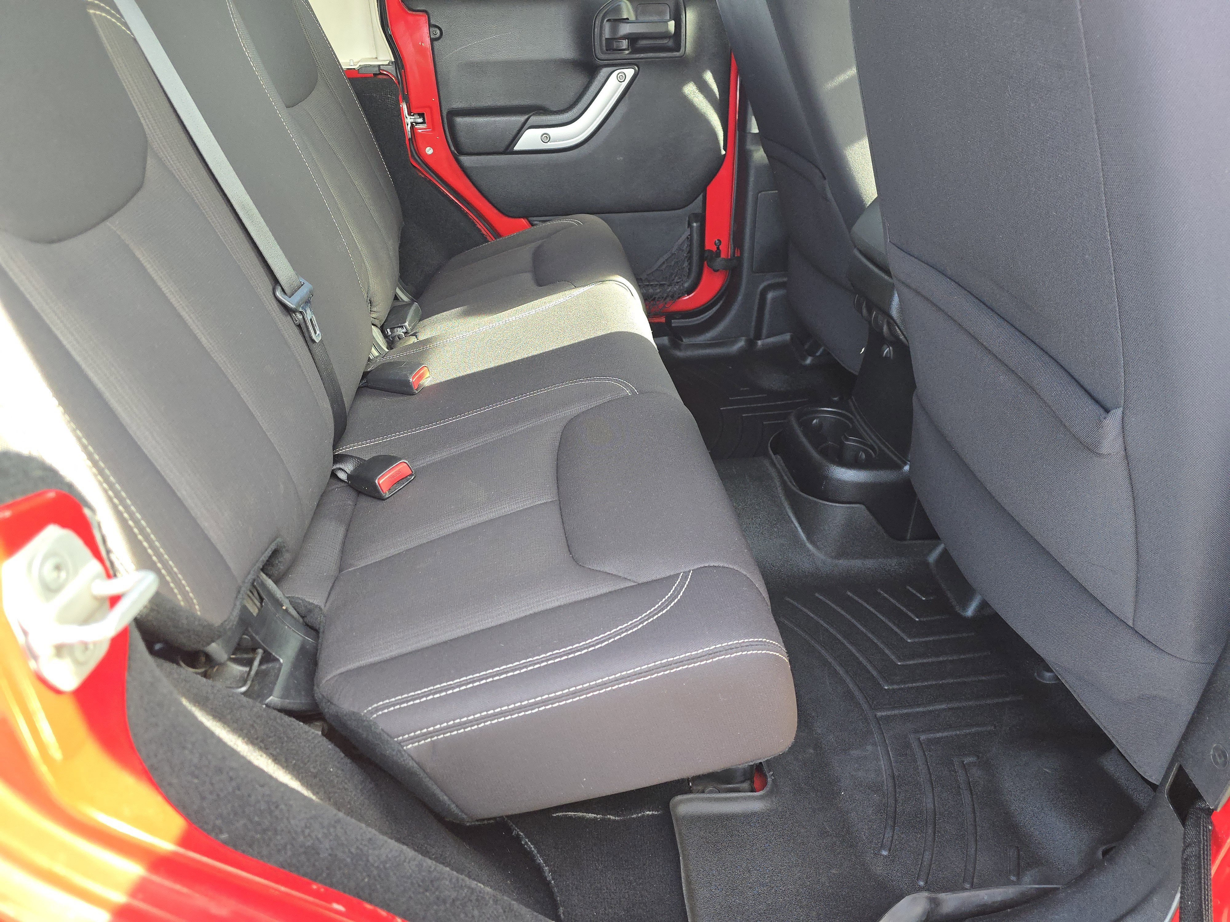 Used 2014 Jeep Wrangler Unlimited Sahara w/ Connectivity Group image 15