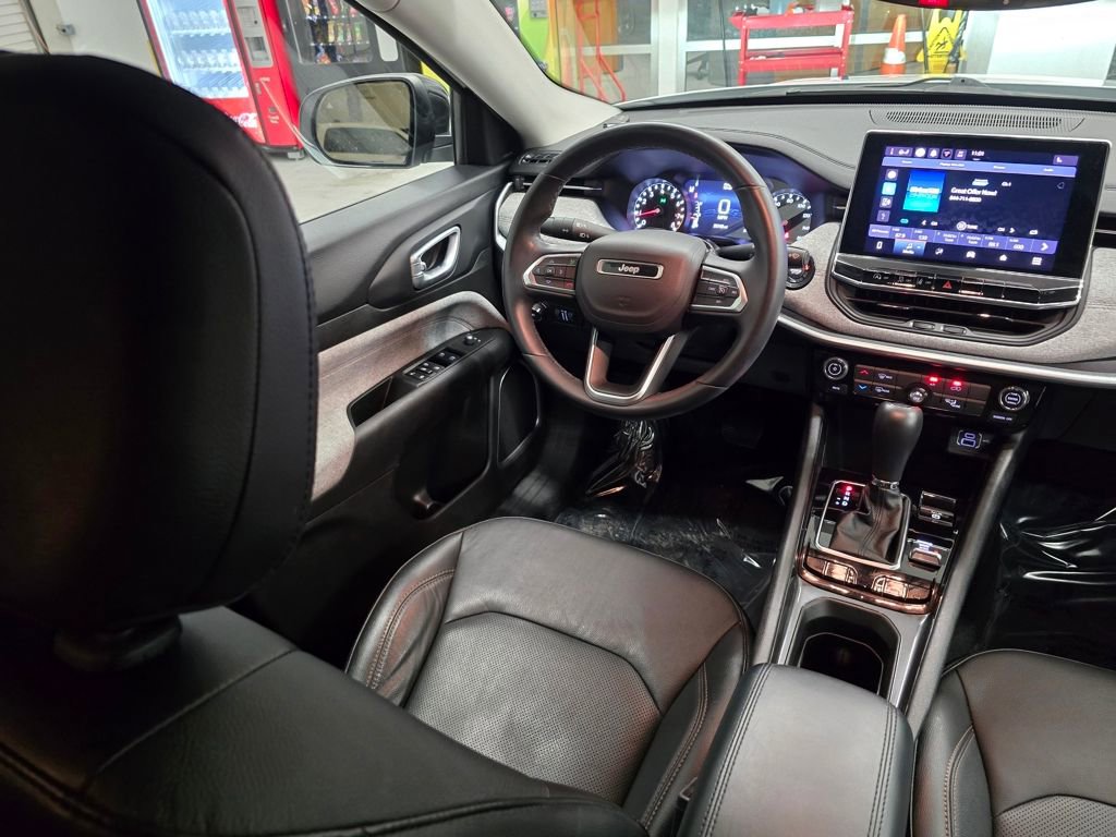 Certified 2022 Jeep Compass Latitude image 33