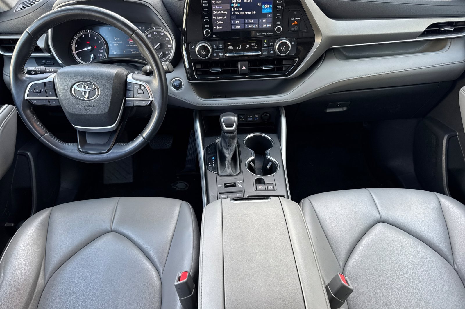 Used 2022 Toyota Highlander XLE image 16