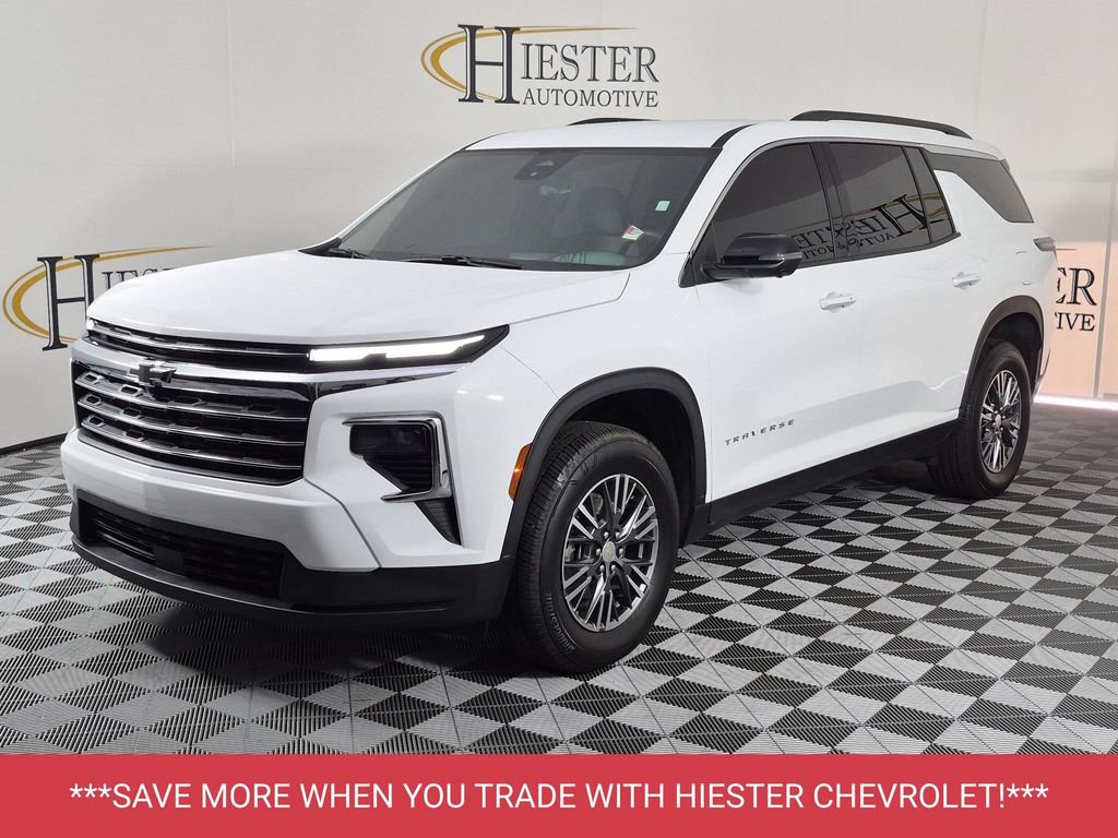 Used 2025 Chevrolet Traverse LT w/ Driver Confidence Package FWD image 8