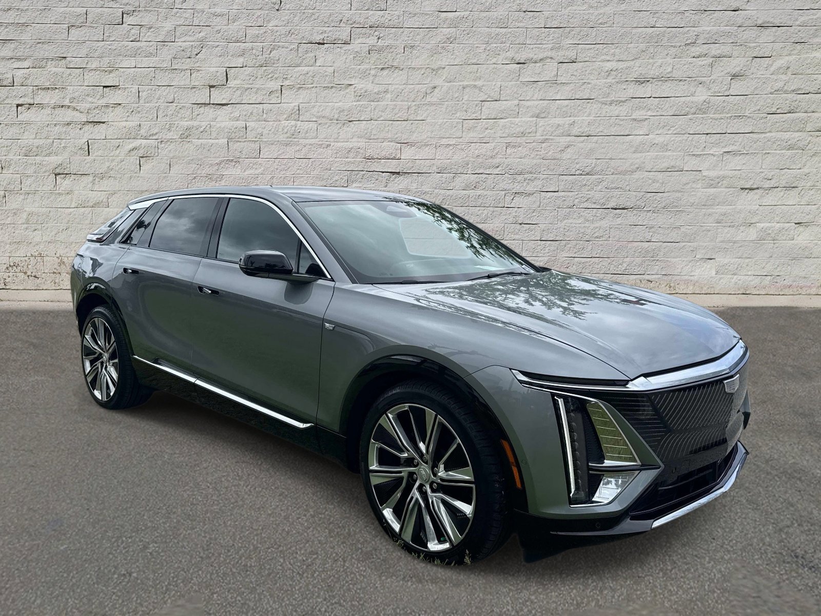 Certified 2025 Cadillac Lyriq Luxury w/ LPO, Floor Liner Package AWD/4WD image 7