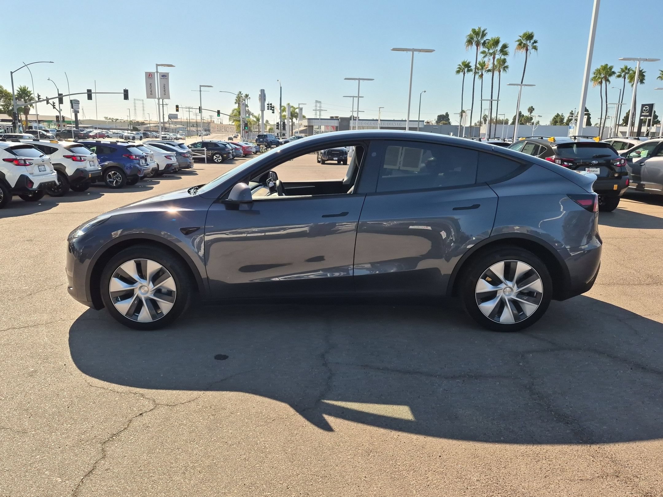 Used 2023 Tesla Model Y Long Range AWD/4WD image 4
