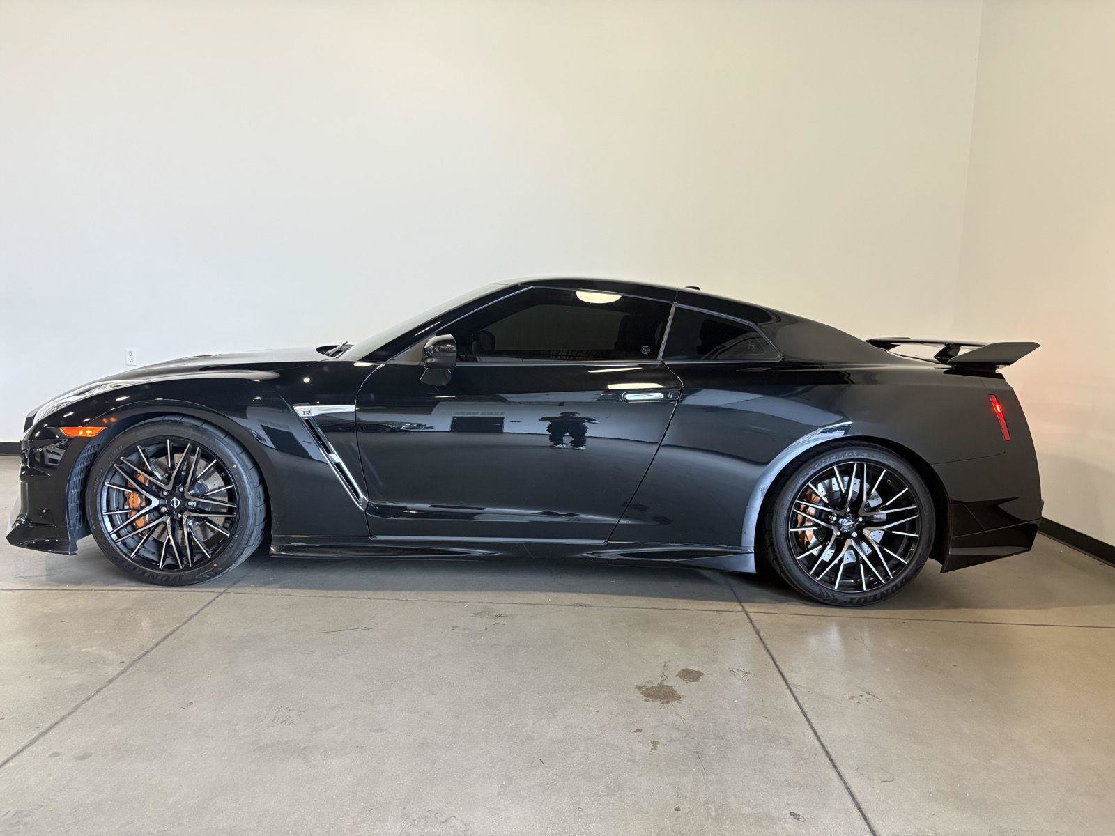 Used 2024 Nissan GT-R Premium w/ Premium Interior Package AWD/4WD image 7