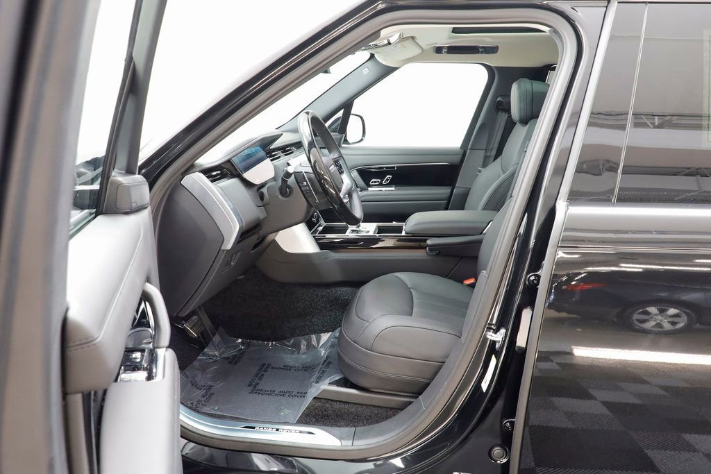New 2025 Land Rover Range Rover Long Wheelbase SE AWD/4WD image 7