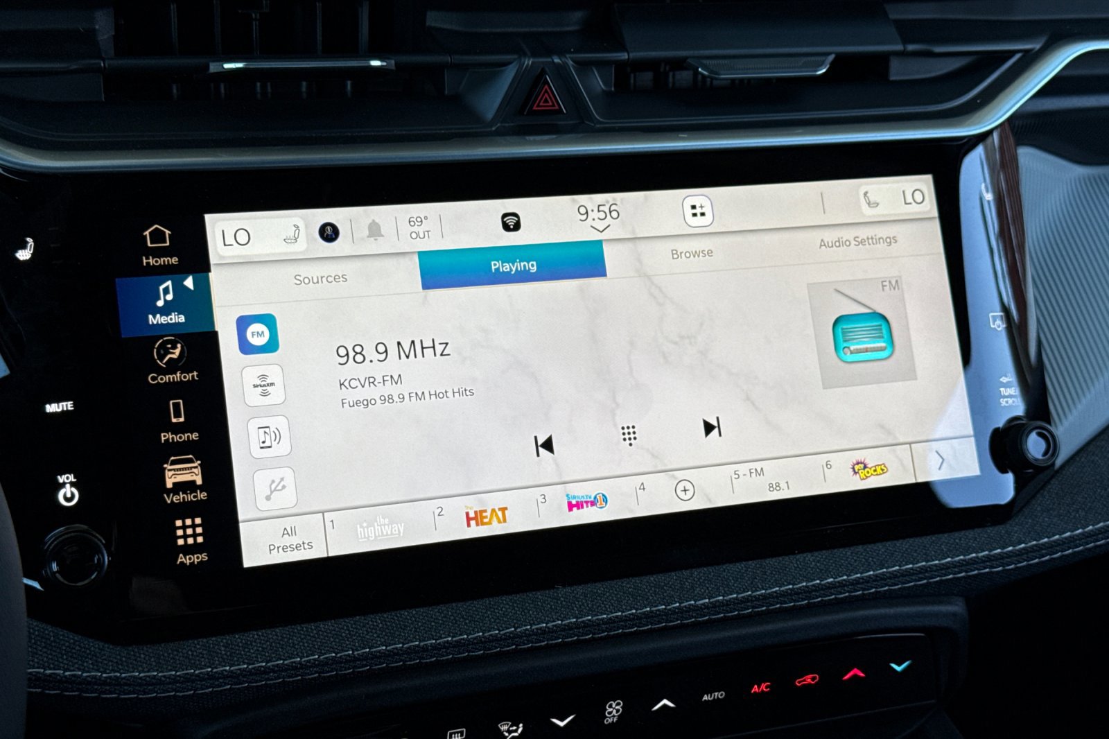 New 2026 Jeep Cherokee Laredo image 18