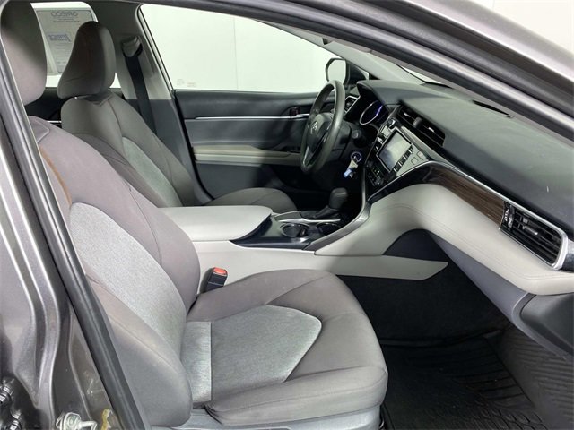 Used 2018 Toyota Camry LE image 11