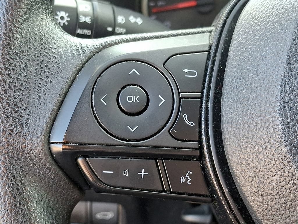 Used 2021 Toyota RAV4 XLE w/ Convenience Package FWD image 19