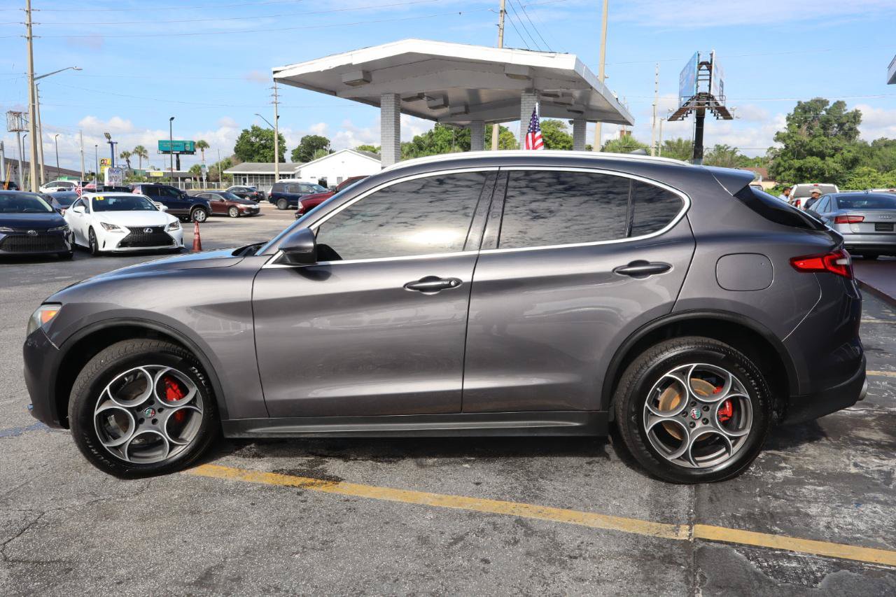Used 2018 Alfa Romeo Stelvio AWD image 6