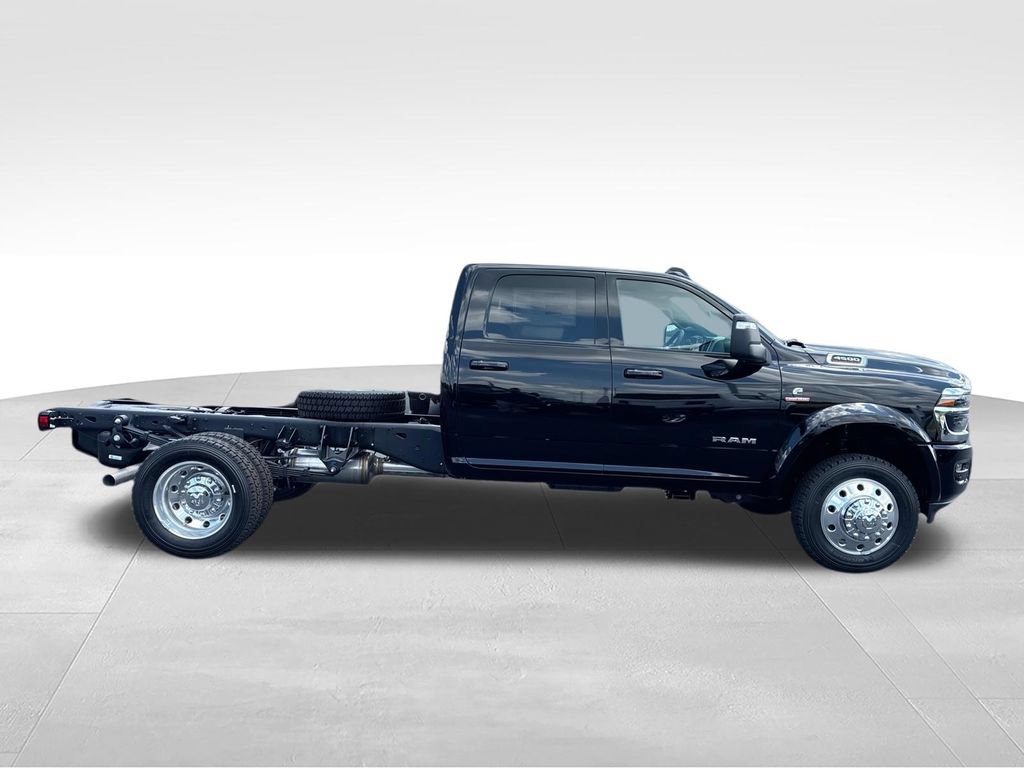 New 2026 RAM 4500 4x4 Crew Cab DRW w/ Laramie Trim Package image 9