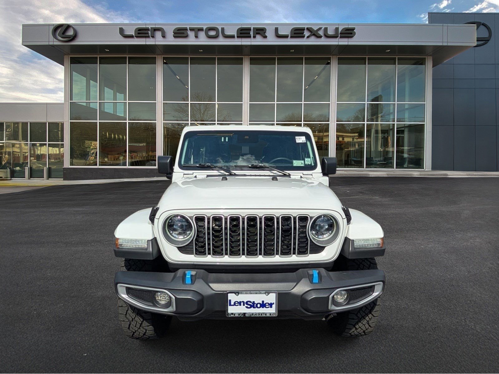 Used 2024 Jeep Wrangler Unlimited Sahara AWD/4WD image 8